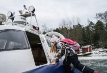 Enfants Finlandais Traversent la Baltique en Aéroglisseur Enfants Finlandais Traversent la Baltique en Aéroglisseur
