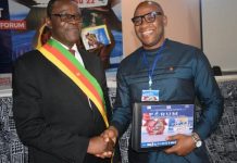 Décès du maire Gabriel Kemleu Tchabgou, Éric Niat inconsolable ! Décès du maire Gabriel Kemleu Tchabgou, Éric Niat inconsolable !