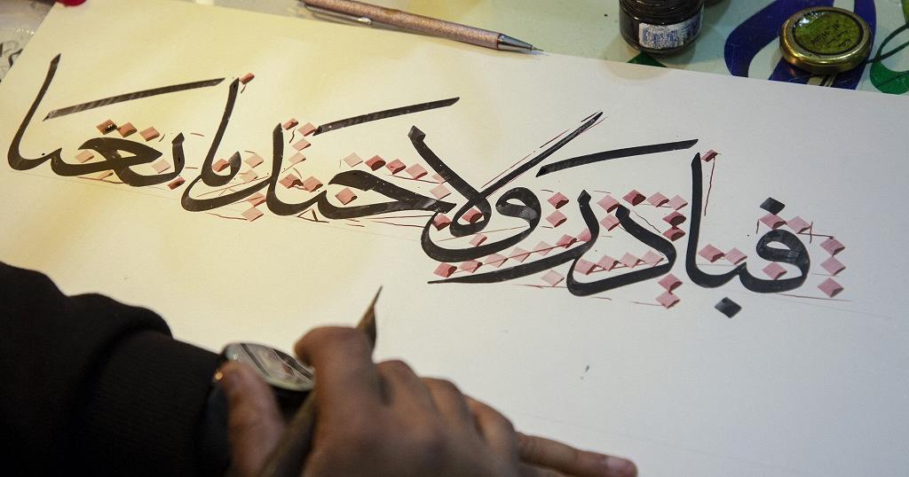Artists strive to preserve Islamic calligraphy
