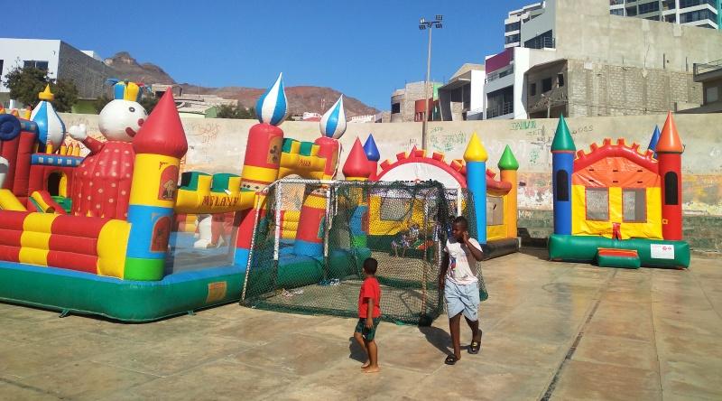 São Vicente: Katem Parada Group brings inflatable toys to various areas for children’s fun moments