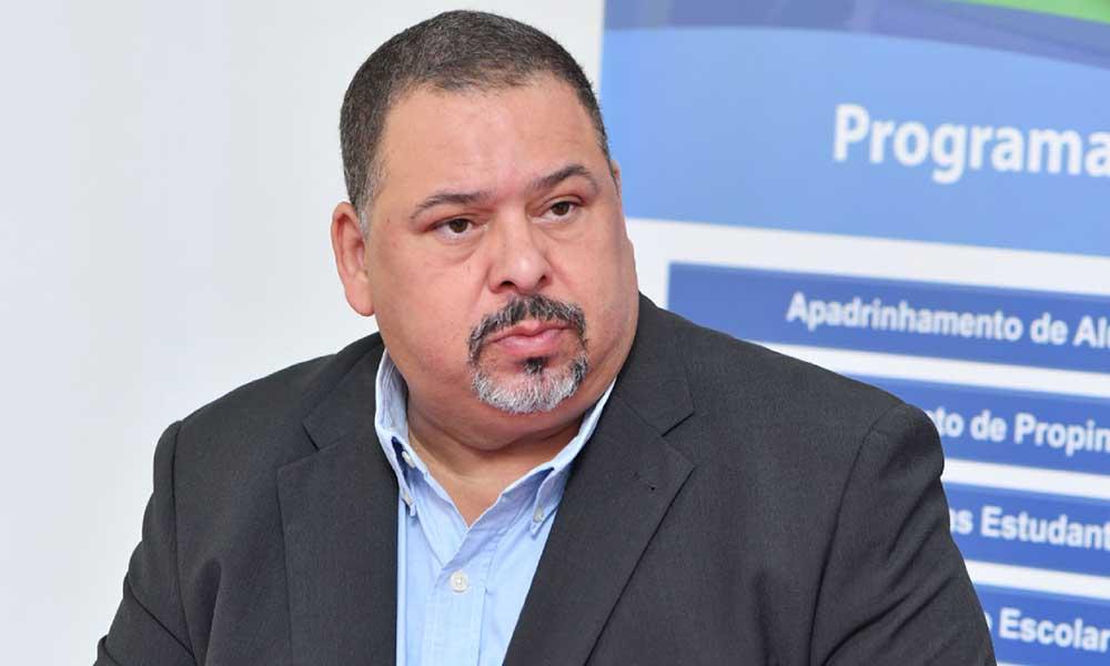 There are 16 municipalities in the country where school canteens provide food during holidays There are 16 municipalities in the country where school canteens provide food during holidays