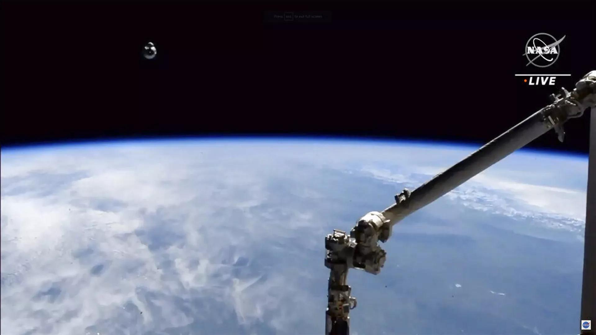 Dragon Spacecraft Carrying Crew-5 Mission Team Docks, Astronauts Enter ISS Dragon Spacecraft Carrying Crew-5 Mission Team Docks, Astronauts Enter ISS