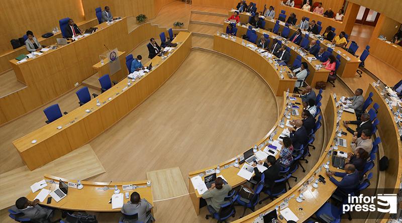 Parliament approves in generally the proposal of the law that establishes the Statute for the Elderly Parliament approves in generally the proposal of the law that establishes the Statute for the Elderly