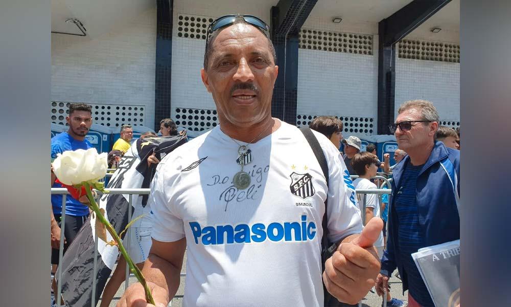Pelé's Cape Verdean mechanic honors the king at the funeral Pelé's Cape Verdean mechanic honors the king at the funeral