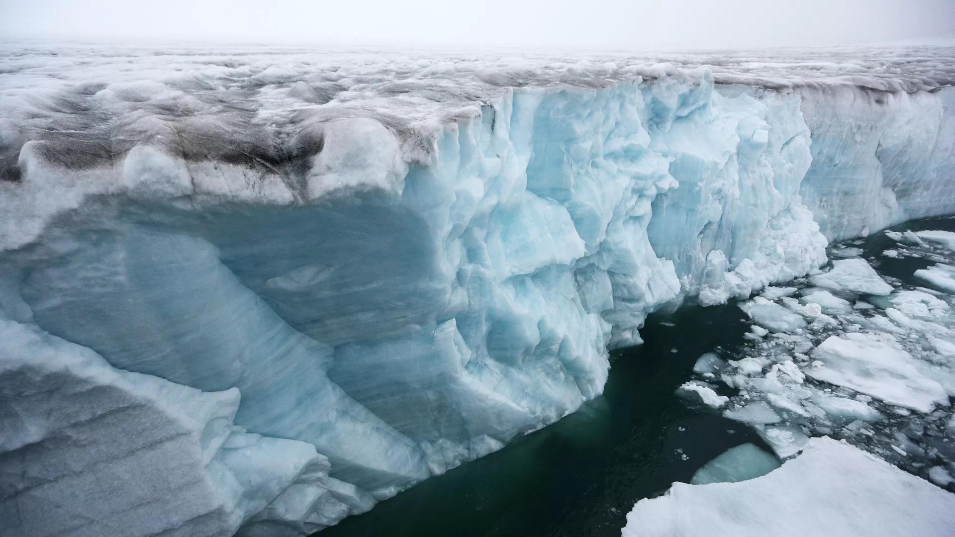 'Doomsday' Glacier Rapidly Shedding Ice & We 'Should All Be Very Concerned,' Study Warns