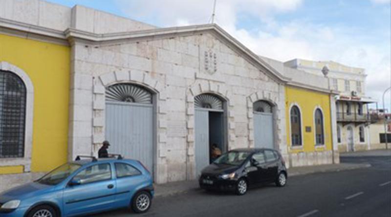 Sao Vicente: Denis Fenart talks about Feon’ny fanantenana association at the Mindelo Cultural Centre Sao Vicente: Denis Fenart talks about Feon’ny fanantenana association at the Mindelo Cultural Centre