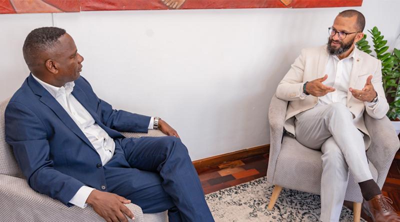 Abraão Vicente analyzes with the vice prime minister construction projects for the maritime stations of Fogo, Praia and São Nicolau Abraão Vicente analyzes with the vice prime minister construction projects for the maritime stations of Fogo, Praia and São Nicolau