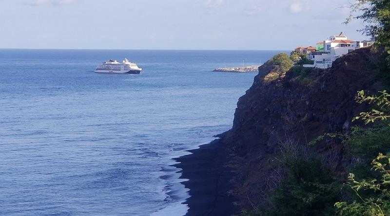 Fogo: Cruise ship Hanseatic Spirit calls on the island with more than two hundred tourists Fogo: Cruise ship Hanseatic Spirit calls on the island with more than two hundred tourists