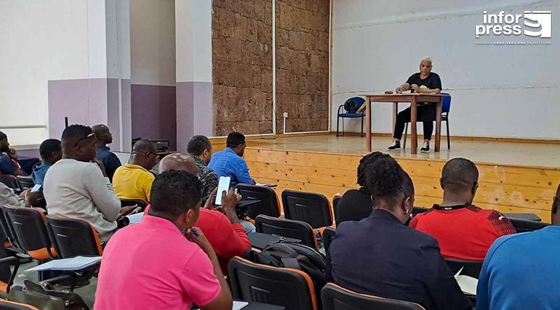 Sindprof considers that proposals from the PCFR and the new teaching staff statute continue to not serve the class Sindprof considers that proposals from the PCFR and the new teaching staff statute continue to not serve the class