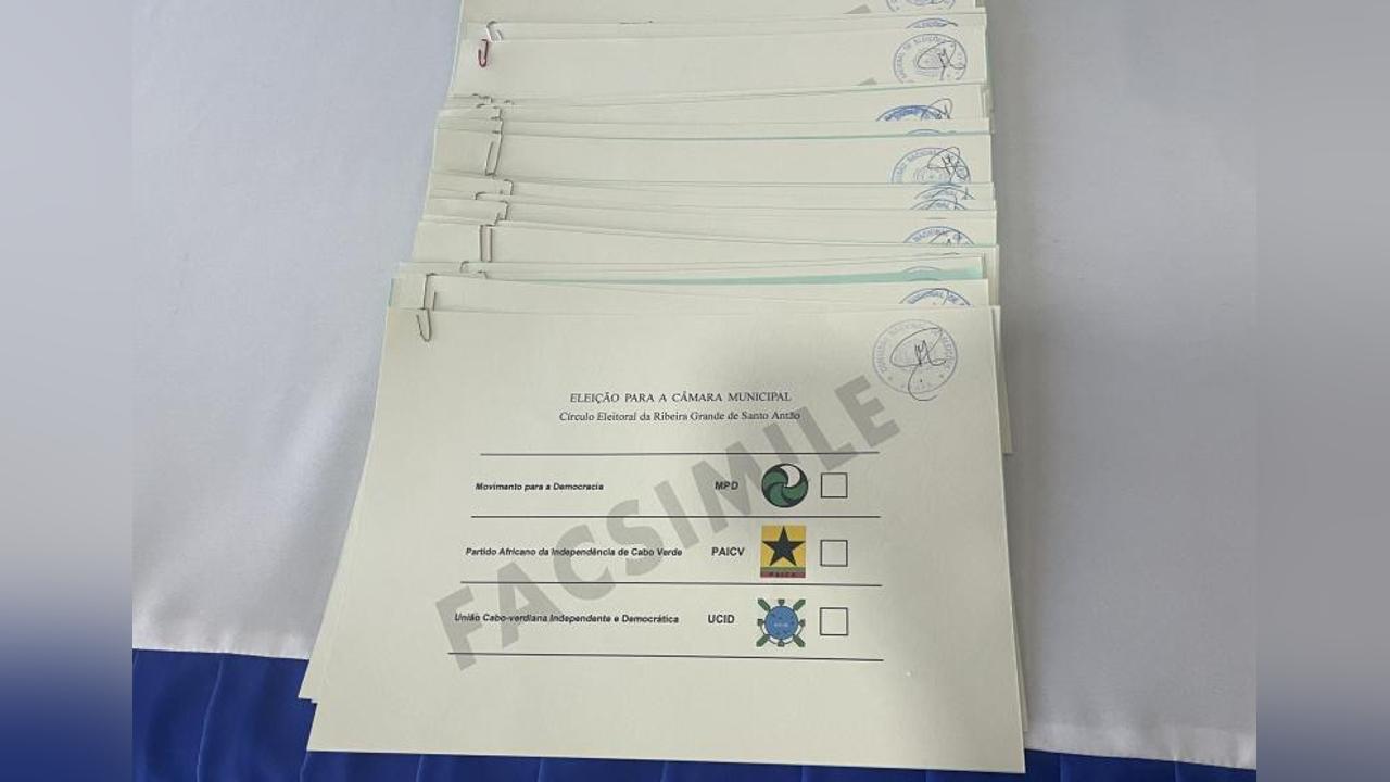 CNE Delivers Copies of Ballot Papers to Candidates CNE Delivers Copies of Ballot Papers to Candidates