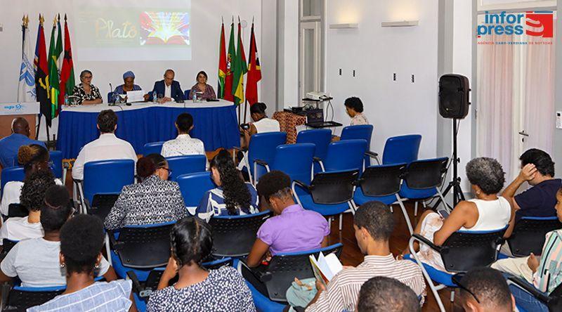 IILP acolhe exposição “Entre vozes e versus” para promover a diversidade da Língua Portuguesa ao redor do mundo IILP acolhe exposição “Entre vozes e versus” para promover a diversidade da Língua Portuguesa ao redor do mundo