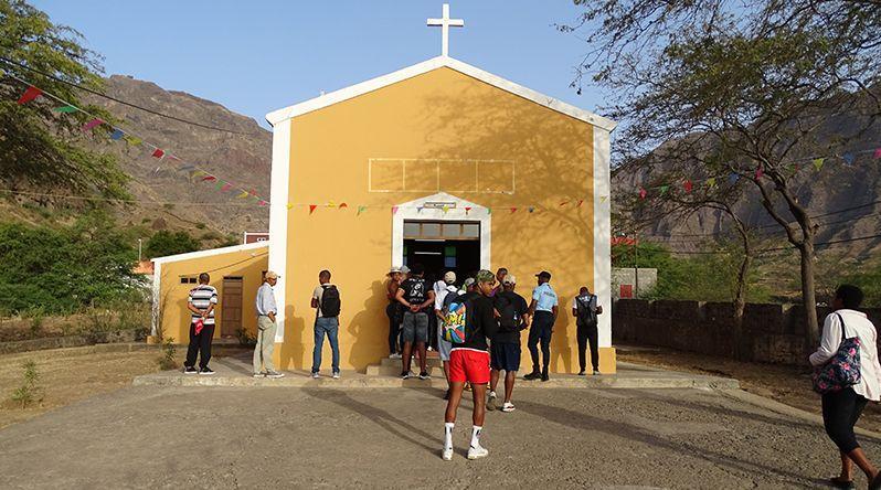 Bishop Concludes Day's Activities in Porto Novo Bishop Concludes Day's Activities in Porto Novo