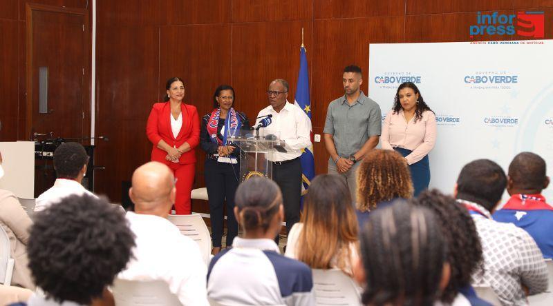 Government Awards Cash Prize to Women's Football Team Government Awards Cash Prize to Women's Football Team