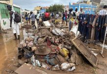Micro-Entrepreneurs in Praça Estrela Await Subsidy Micro-Entrepreneurs in Praça Estrela Await Subsidy