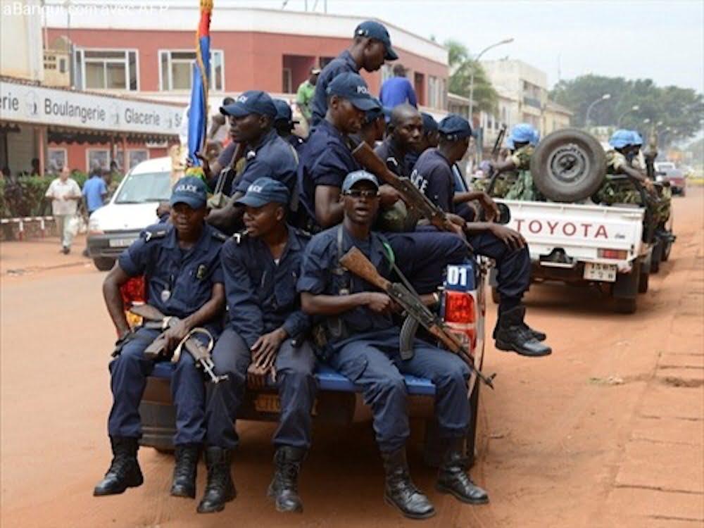RCA : fuite des forces de l’ordre devant l’avancée des rebelles, le chef d’État major et le ministre Henri Wanzet Linguissara haussent le ton et menacent RCA : fuite des forces de l’ordre devant l’avancée des rebelles, le chef d’État major et le ministre Henri Wanzet Linguissara haussent le ton et menacent