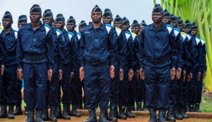 Centrafrique : 650 jeunes policiers prennent officiellement fonction pour renforcer la politique sécuritaire Centrafrique : 650 jeunes policiers prennent officiellement fonction pour renforcer la politique sécuritaire