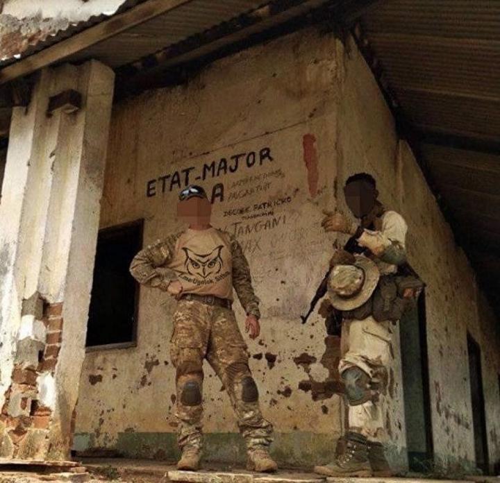 RCA : les mercenaires russes pris en flagrant délit de pause des mines dans la localité de Bocaranga RCA : les mercenaires russes pris en flagrant délit de pause des mines dans la localité de Bocaranga