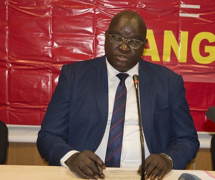 RCA : Arnaud Djoubaye Abazène, ministre d’État en charge de la justice, accusé par certains députés d’avoir vendu le pays RCA : Arnaud Djoubaye Abazène, ministre d’État en charge de la justice, accusé par certains députés d’avoir vendu le pays