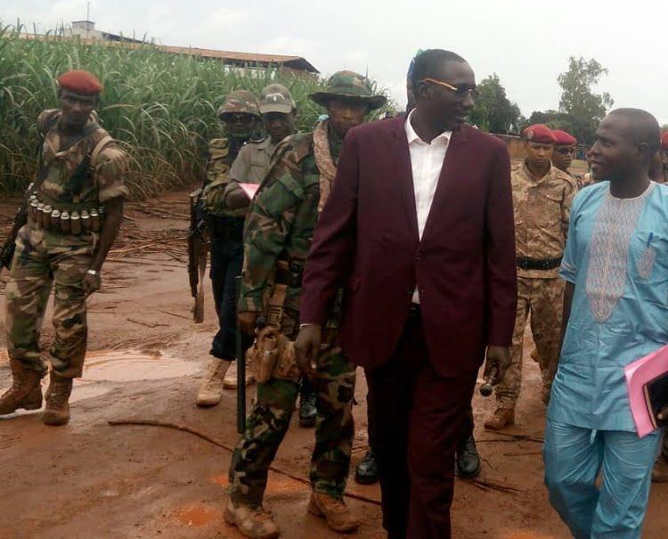 RCA : l’autoproclamé général de division Moussa Issa, adjoint du chef rebelle Ali Darassa de l’UPC et ses quatorze éléments ont fait défection RCA : l’autoproclamé général de division Moussa Issa, adjoint du chef rebelle Ali Darassa de l’UPC et ses quatorze éléments ont fait défection