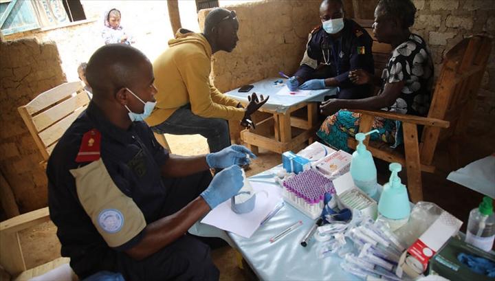 L’unite de police constituée du Cameroun lance une campagne de consultations médicales et soins gratuits à Bangui L’unite de police constituée du Cameroun lance une campagne de consultations médicales et soins gratuits à Bangui