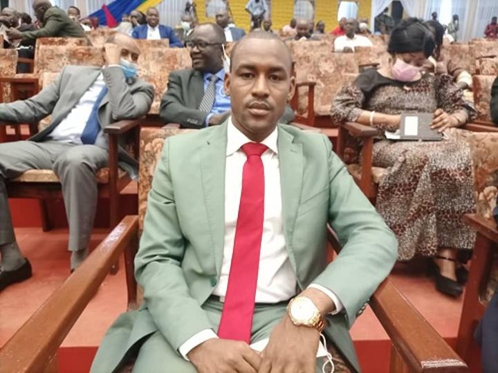 Affaire Ali Hassan Bouba, le conseiller spécial du chef de l’État Fidèle Gouandjika répond à la Cour Pénale Spéciale, et l’opposition dénonce Affaire Ali Hassan Bouba, le conseiller spécial du chef de l’État Fidèle Gouandjika répond à la Cour Pénale Spéciale, et l’opposition dénonce