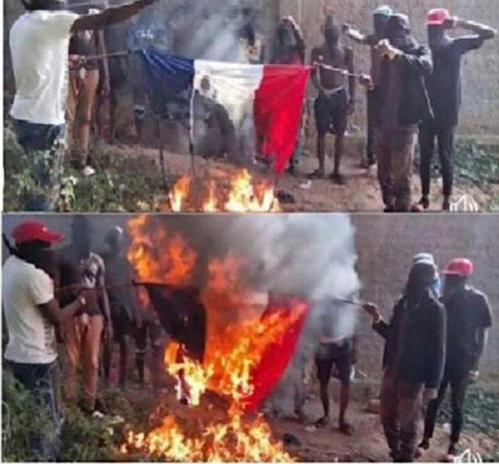 RCA : une nouvelle marche anti-française sera organisée à Bangui, trois drapeaux tricolores seront incendiés RCA : une nouvelle marche anti-française sera organisée à Bangui, trois drapeaux tricolores seront incendiés