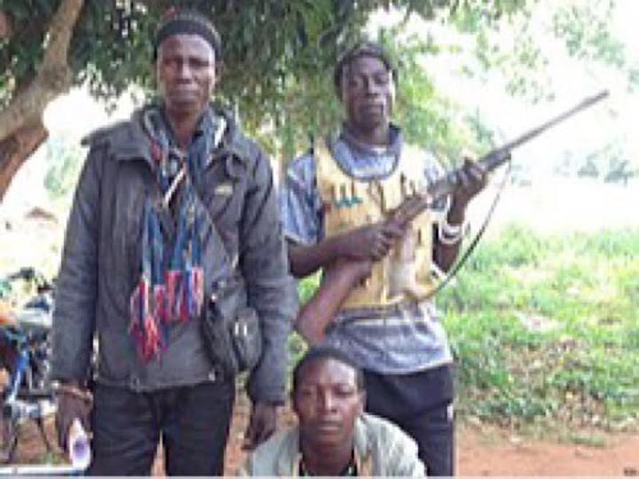 5 personnes assassinées par les miliciens Anti-Balaka faction Touadera au village Zimako 5 personnes assassinées par les miliciens Anti-Balaka faction Touadera au village Zimako