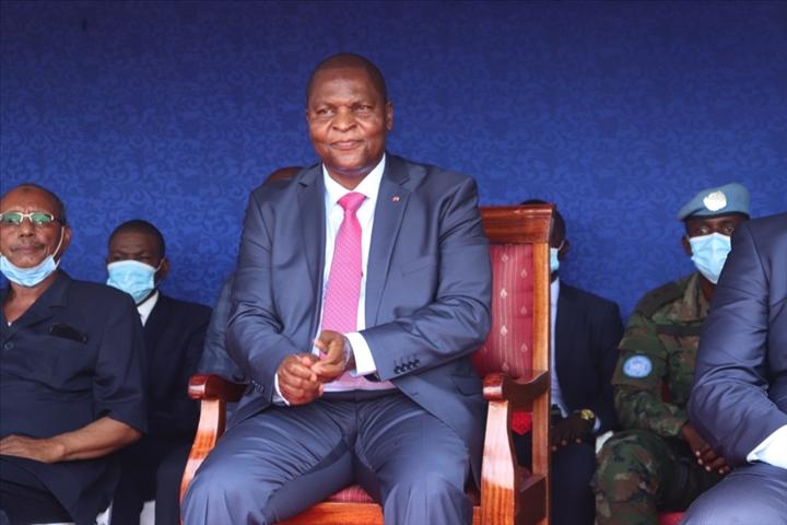 La patrie reconnaissante : le président de la république a promu à titre posthume le lieutenant Amadi Jérémie au grade de capitaine La patrie reconnaissante : le président de la république a promu à titre posthume le lieutenant Amadi Jérémie au grade de capitaine