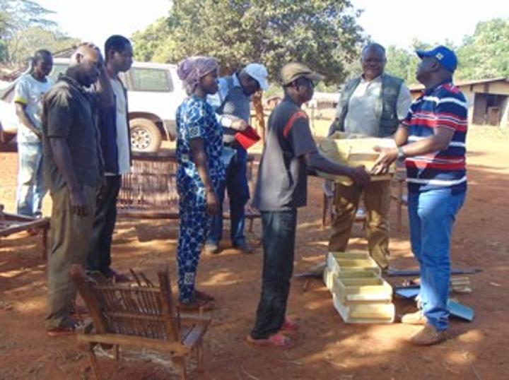 Le projet de réduction de violence communautaire appuie l’État centrafricain à redonner l’espoir aux populations sortant d’une longue crise. Le projet de réduction de violence communautaire appuie l’État centrafricain à redonner l’espoir aux populations sortant d’une longue crise.