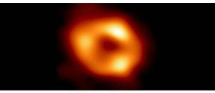 Les scientifique viennent de dévoiler la toute première photo de Sagittarius A, le trou noir supermassif au centre de notre Galaxie