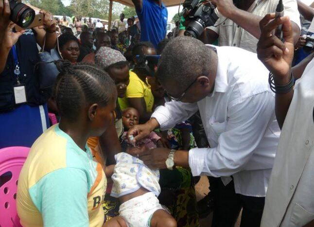 la 2ème phase de la campagne de vaccination contre la poliomyélite couplée avec la covid-19 lancée par le Ministre de la Santé P. Somsé à Bimbo 3