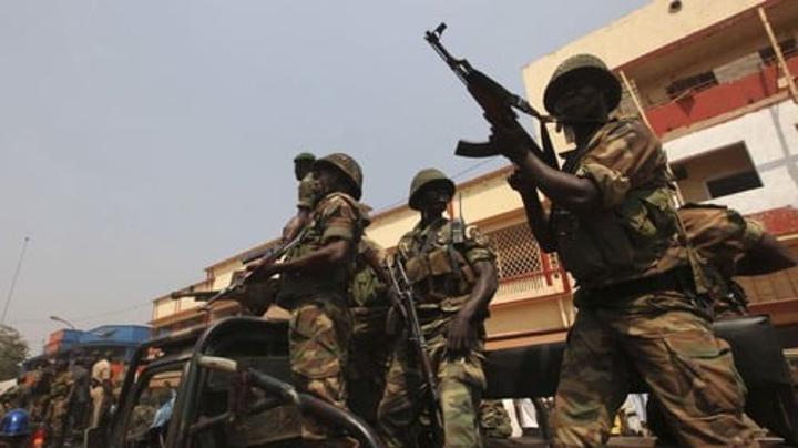 Bangui : Tentative d’arrestation d’un soldat FACA par la garde présidentielle a failli tourner au bain de sang Bangui : Tentative d’arrestation d’un soldat FACA par la garde présidentielle a failli tourner au bain de sang
