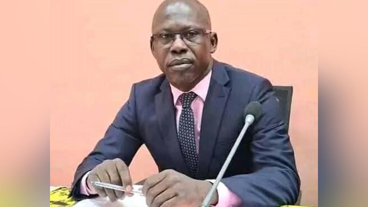 Détournement de fonds publics par M. Ernest Mada, le journaliste Fiacre Salabe persiste malgré les menaces Détournement de fonds publics par M. Ernest Mada, le journaliste Fiacre Salabe persiste malgré les menaces