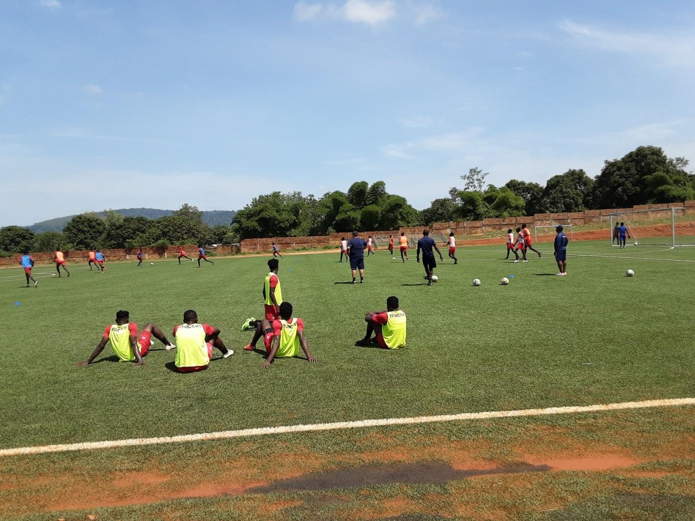 Football: les Fauves locaux poursuivent les séances d’entraînement au centre technique de Gbangouma