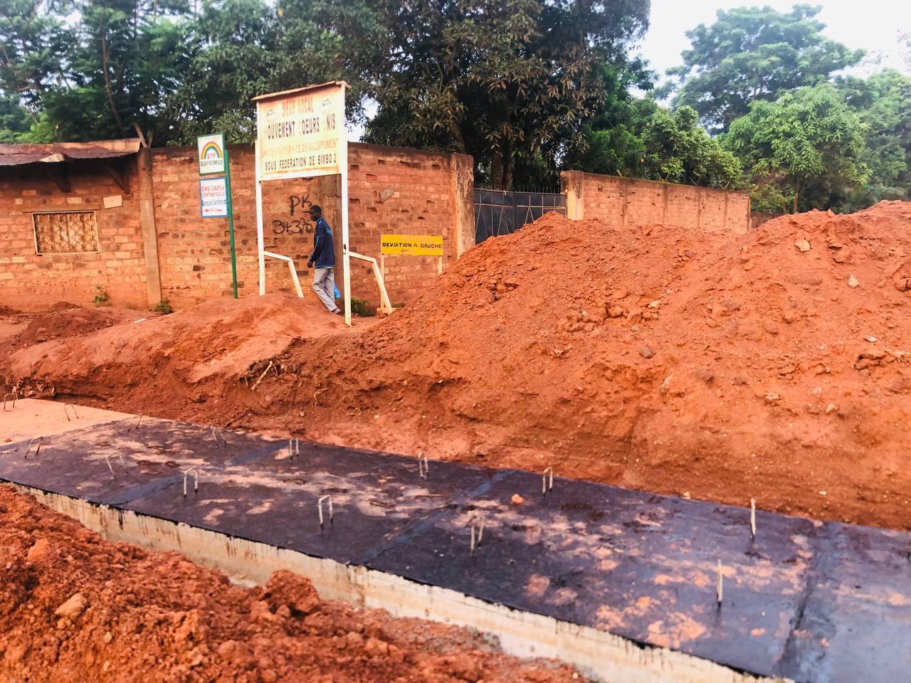 des Centrafricains se plaignent de la lenteur des travaux de construction des routes et des ponts à Bangui des Centrafricains se plaignent de la lenteur des travaux de construction des routes et des ponts à Bangui