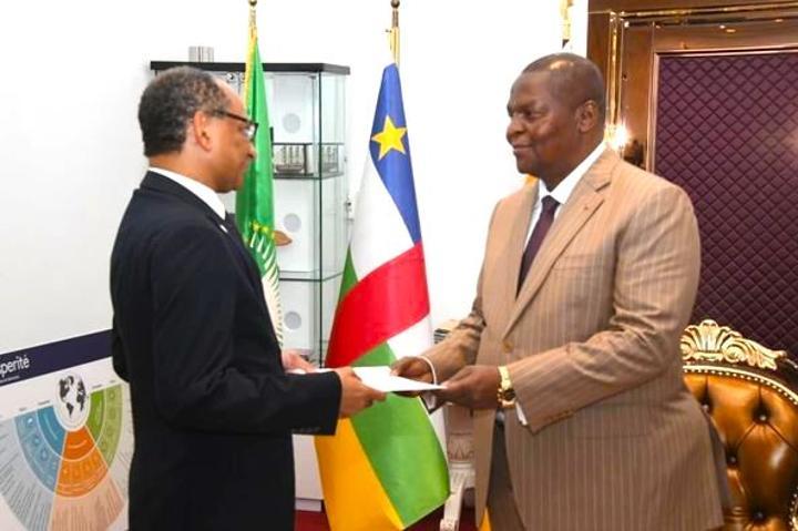 « Le point sur l’évolution de la situation au Gabon est positif » estime une délégation gabonaise à Bangui « Le point sur l’évolution de la situation au Gabon est positif » estime une délégation gabonaise à Bangui