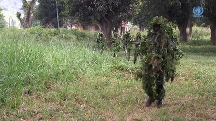 À Obo, un soldat FACA désarmé de force par une foule en colère À Obo, un soldat FACA désarmé de force par une foule en colère