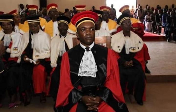 La Dérive Autoritaire de Faustin Archange Touadera : Un Coup de Massue sur la Justice Centrafricaine La Dérive Autoritaire de Faustin Archange Touadera : Un Coup de Massue sur la Justice Centrafricaine