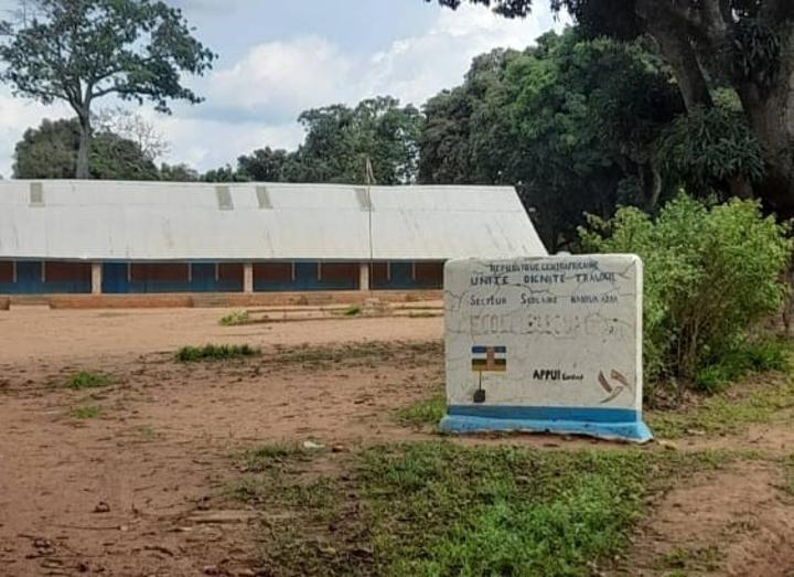 Le Culte de Personnalité de Faustin Archange Touadera : Une Éducation en Ruine Le Culte de Personnalité de Faustin Archange Touadera : Une Éducation en Ruine