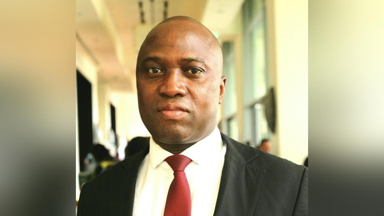 Non Prophète chez lui, le Constitutionnaliste Dr Dominique Désiré ERENON est recruté comme Enseignant à l’Institut Sorbonne Internationale de Paris. Non Prophète chez lui, le Constitutionnaliste Dr Dominique Désiré ERENON est recruté comme Enseignant à l’Institut Sorbonne Internationale de Paris.