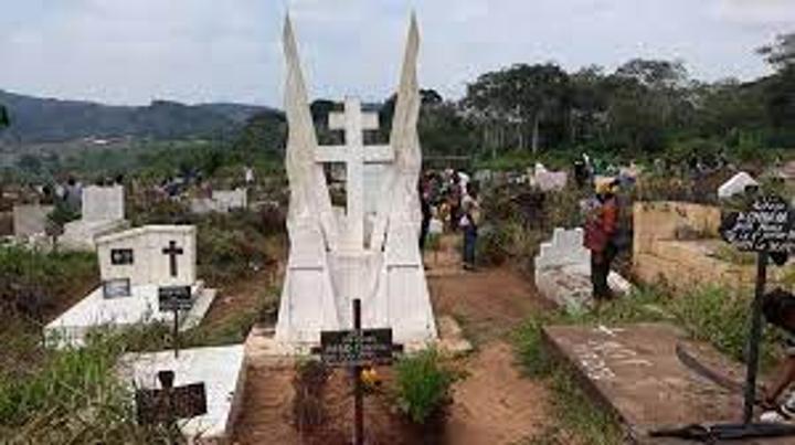 la nécessité de la municipalité d’allouer un cimetière de grande capacité à la population Banguissoise la nécessité de la municipalité d’allouer un cimetière de grande capacité à la population Banguissoise