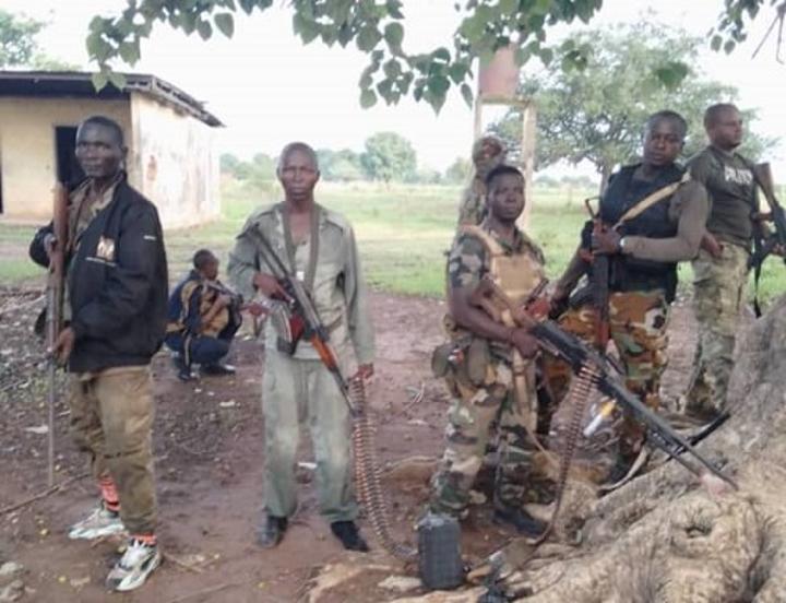 La peur s’installe à Gbakassa : les habitants de Bimon sur la route de Mbaïki face à une menace armée La peur s’installe à Gbakassa : les habitants de Bimon sur la route de Mbaïki face à une menace armée