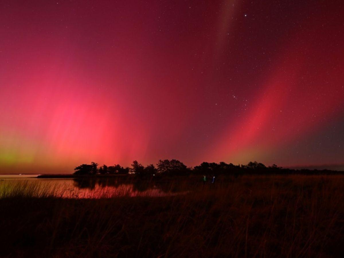 Deuxième nuit propice aux aurores boréales, en pleine tempête solaire Deuxième nuit propice aux aurores boréales, en pleine tempête solaire