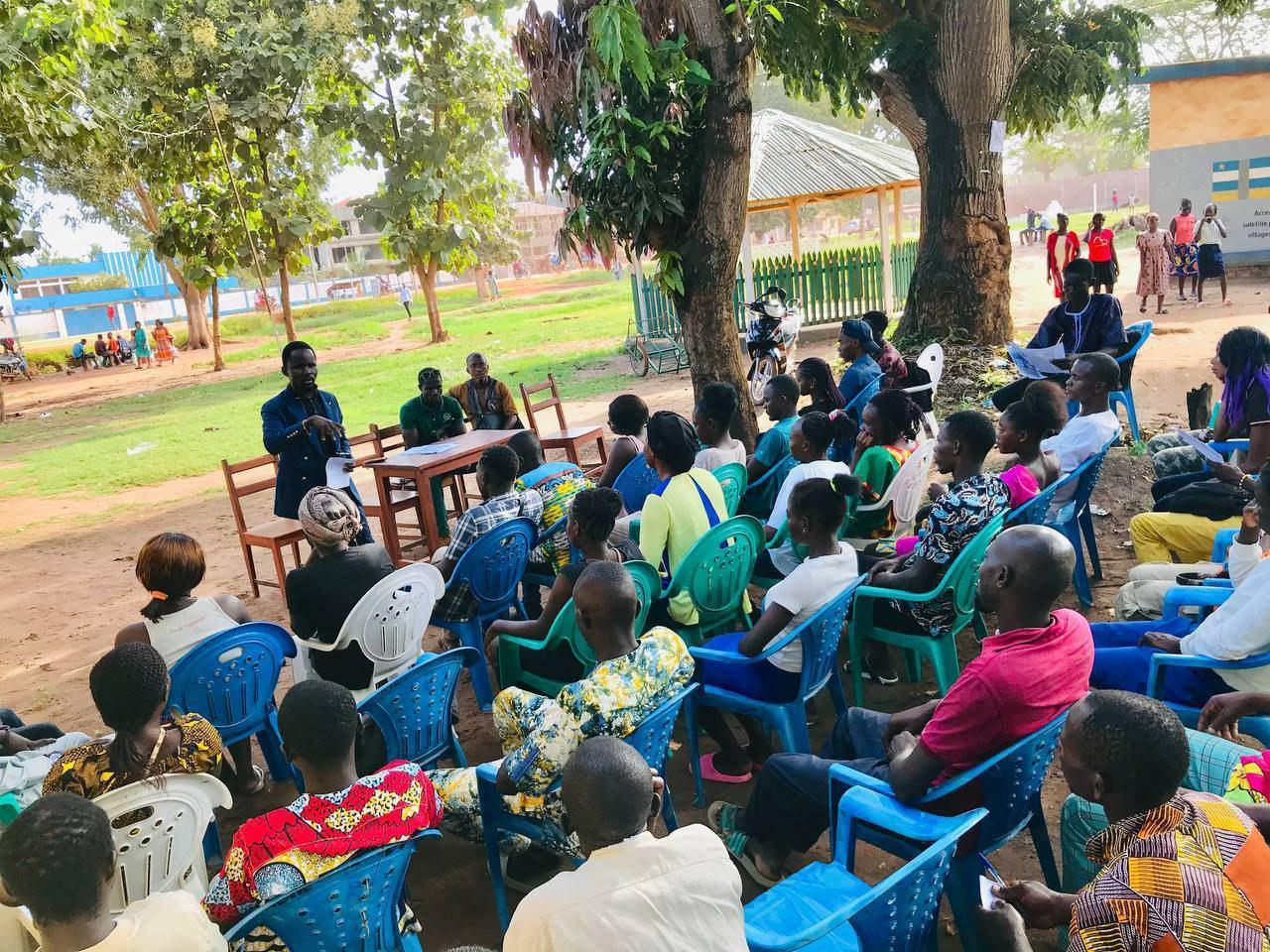 les manœuvres déstabilisatrices de l’occident en Afrique au cœur d’un échange entre le président du MJP et les habitants de Bimbo les manœuvres déstabilisatrices de l’occident en Afrique au cœur d’un échange entre le président du MJP et les habitants de Bimbo