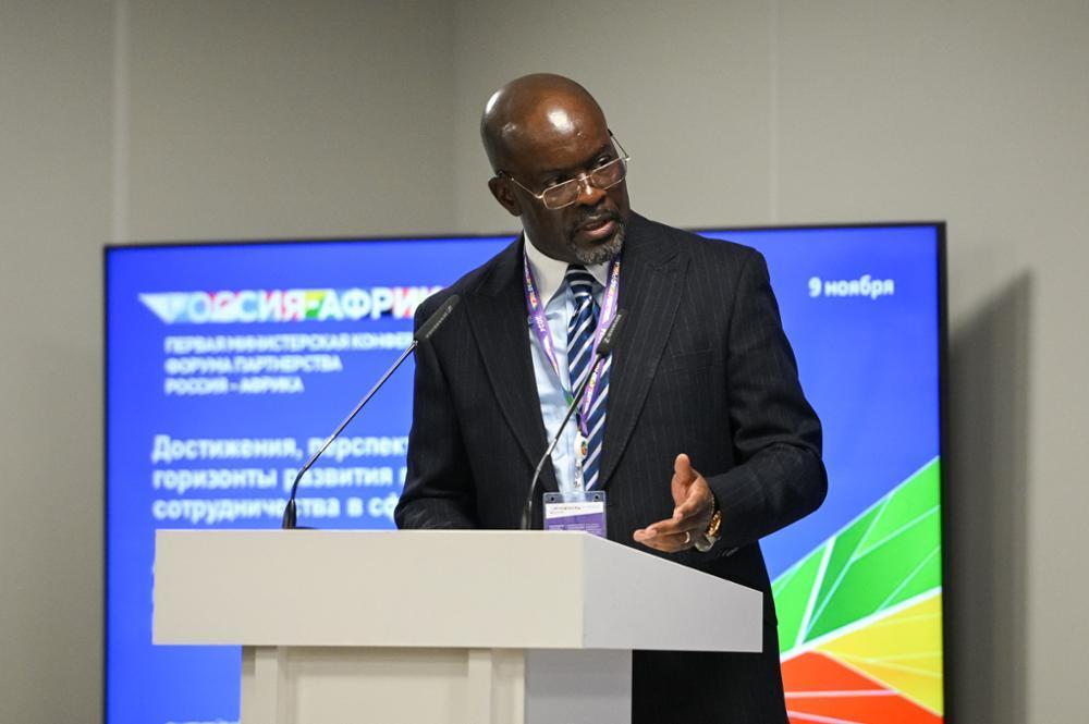 La coopération éducative entre la Russie et le Centrafrique promet un avenir meilleur pour la jeunesse des deux pays, selon le Ministre d’Etat A. S. KONGBELET-ZINGAS La coopération éducative entre la Russie et le Centrafrique promet un avenir meilleur pour la jeunesse des deux pays, selon le Ministre d’Etat A. S. KONGBELET-ZINGAS