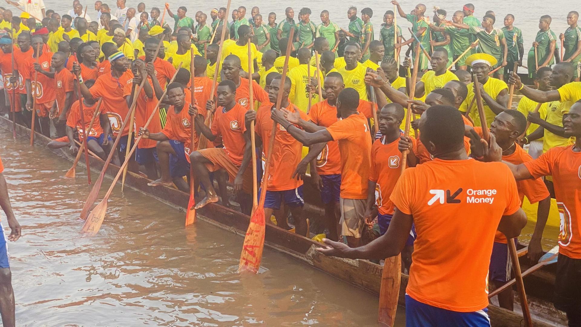 Orange Centrafrique sponsorise la course des pirogues marquant la fête de proclamation de la République Orange Centrafrique sponsorise la course des pirogues marquant la fête de proclamation de la République
