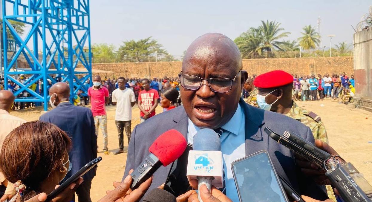 libération de près de 400 détenus graciés par le président Touadera à la prison centrale de Ngaragba libération de près de 400 détenus graciés par le président Touadera à la prison centrale de Ngaragba
