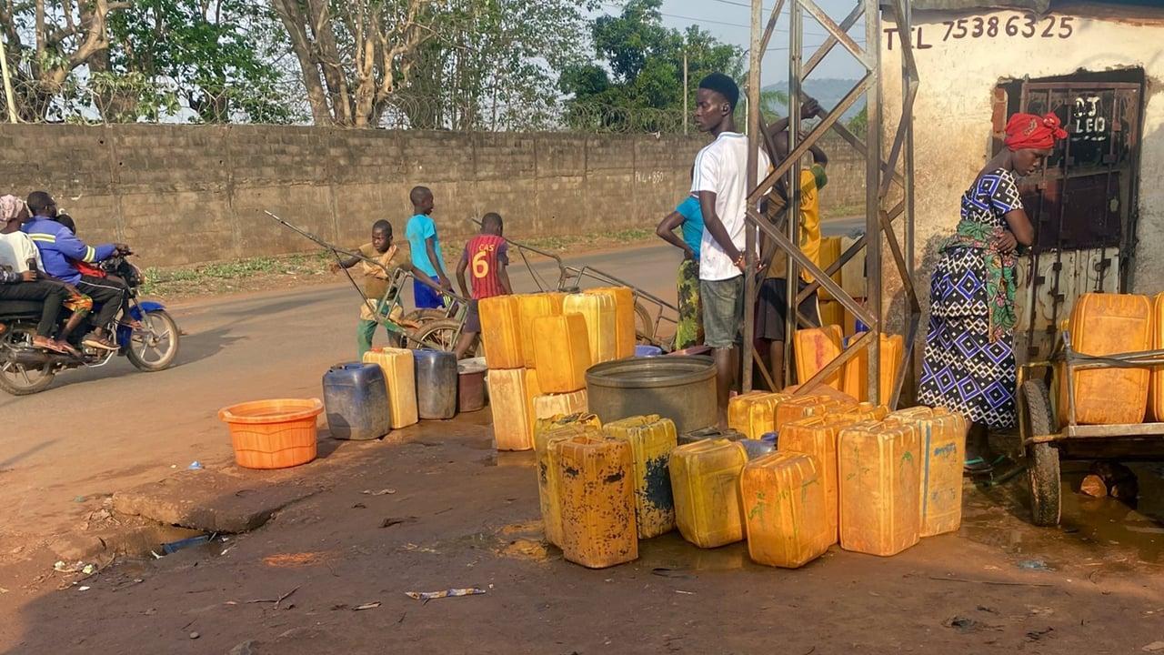 « Pas une goutte en huit jours » : en Centrafrique, les habitants de Bangui privés d’eau potable