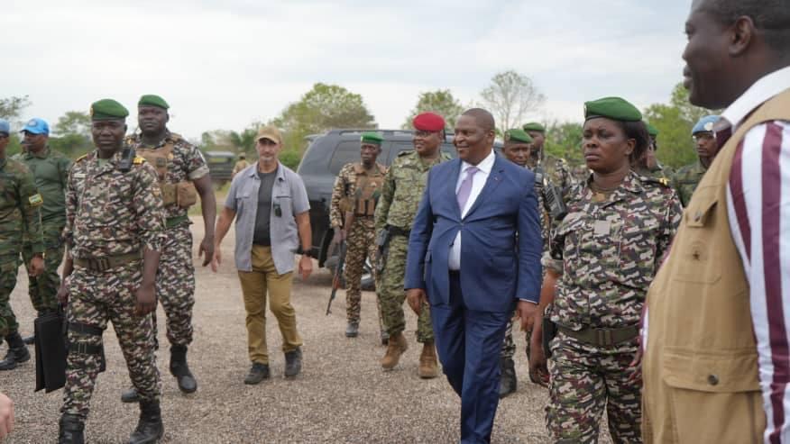 Visite présidentielle au camp militaire de Béréngo : Renforcement des capacités des forces spéciales centrafricaines Visite présidentielle au camp militaire de Béréngo : Renforcement des capacités des forces spéciales centrafricaines