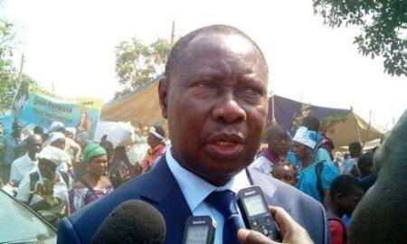 Troisième mandat ou coup d’État déguisé : Que cache la nouvelle constitution ? Bruno Yapandé, ministre, et Raymond Adouma du BRDC débattent sur le sujet Troisième mandat ou coup d’État déguisé : Que cache la nouvelle constitution ? Bruno Yapandé, ministre, et Raymond Adouma du BRDC débattent sur le sujet